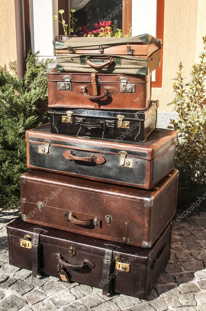 Antiguas maletas de usadas vintage: fotografía de stock © varbenov1 #70524789 | Depositphotos