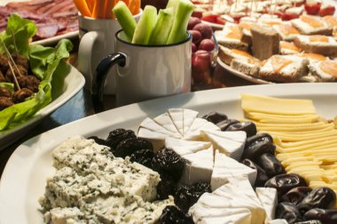 İştah açıcı yemekler ile ev masa