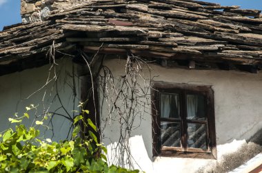 Eski ev pencere ile köşe