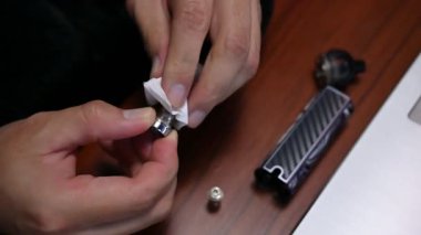 Yeniden yapılandırılabilir damlalar, buharlaştırma atomaltı araçları, bobin değişimi yakın plan