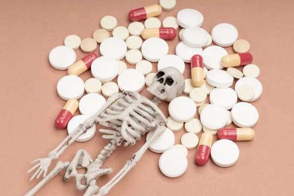 Скелет Таблетки Багато Таблеток Також Шкідливі Обмежити Ліки — стокове фото