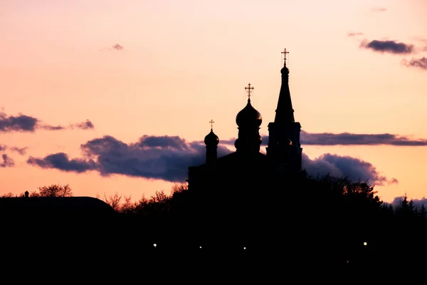 Silhueta Igreja Ortodoxa Fundo Pôr Sol Pôr Sol Laranja Nuvens — Fotografia de Stock