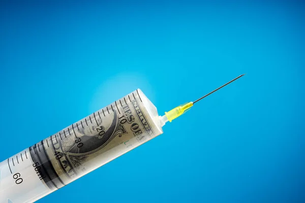 Primo Piano Una Siringa Con Dollaro Soldi Invece Vaccino Placebo — Foto Stock