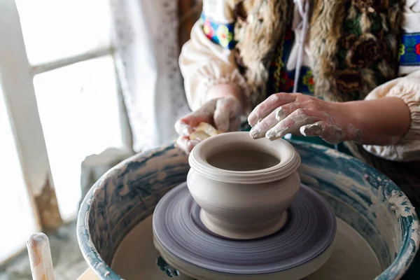 Potter Traditional Antique Clothes Creates Pot Clay Creation According Traditional — Stock Photo, Image