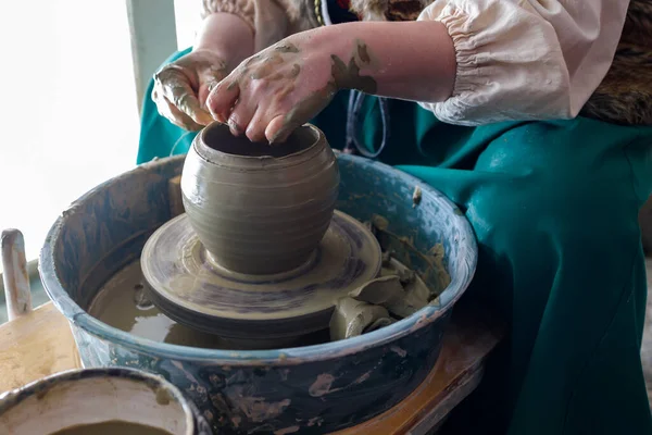 Rotating Clay Jug Potter Wheel Process Making Pottery Old Way — Stock Photo, Image