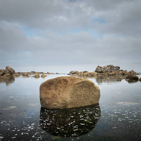 Interesante Formación Rocosa Costa Atlántica Norte Bretaña Francia Día Nublado —  Fotos de Stock