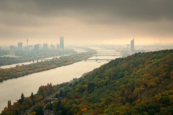 Cielo Dramático Sobre Viena Austria Río Danubio Otoño Visto Desde — Foto de Stock