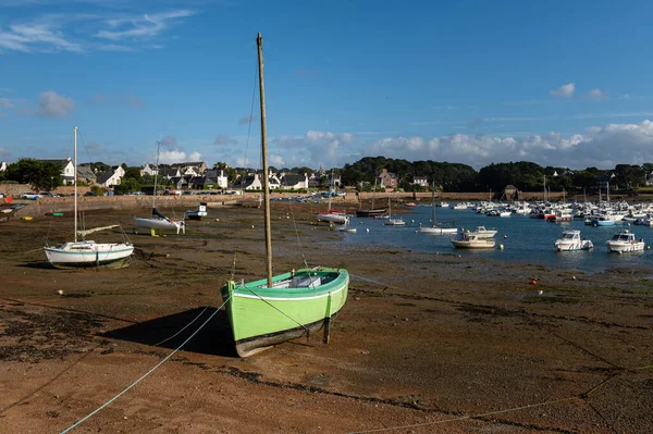 Ploumanach Francia Agosto 2020 Puerto Ploumanach Día Parcialmente Nublado Verano —  Fotos de Stock