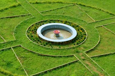 yuvarlak Çiçek Bahçesi