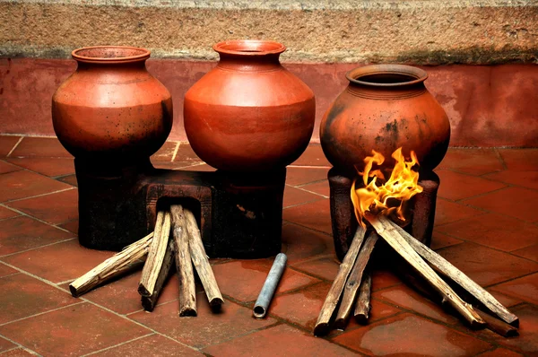 Indiana artesanal potes de argila mais antigos — Fotografia de Stock