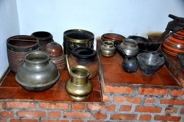 Plus vieux pots en métal indien — Photo