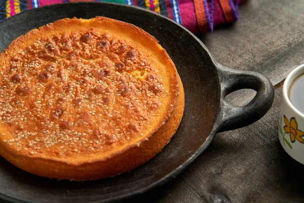 Latin Sweet Cheese Bread Dessert Clay Plate Salvadoran Quesadilla — Stock Photo, Image