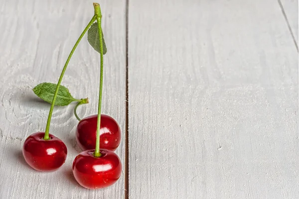 Cerises juteuses mûres — Photo