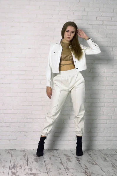Foto Van Vrouw Model Poseren Voor Mode Catalogus — Stockfoto