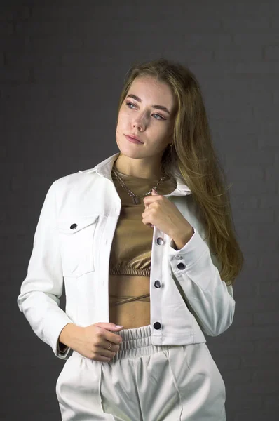 Foto Van Vrouw Model Poseren Voor Mode Catalogus — Stockfoto