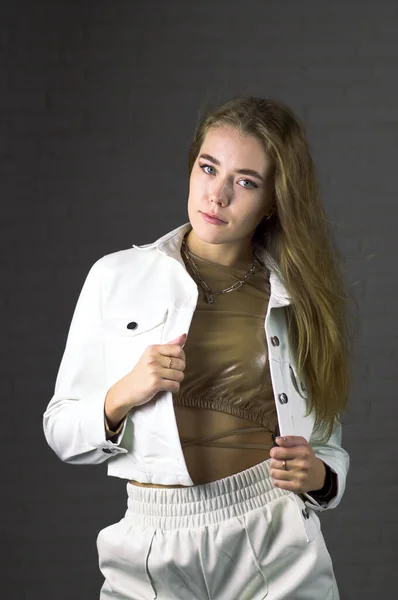 Foto Van Vrouw Model Poseren Voor Mode Catalogus — Stockfoto