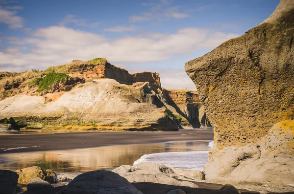 Klippformationer vid havet — Stockfoto