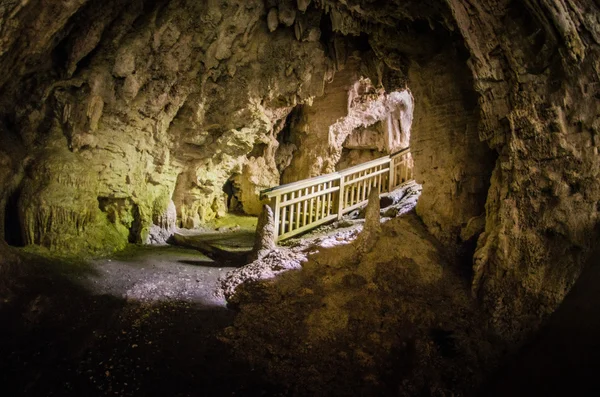 Wandern in der Höhle — Stockfoto