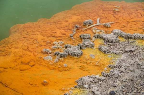 Cores surpreendentes do lago vulcânico da Nova Zelândia — Fotografia de Stock