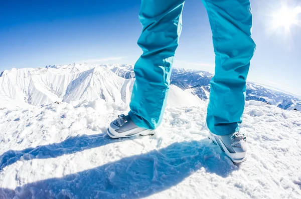 Skiers at the mountaintop — Stock Photo, Image