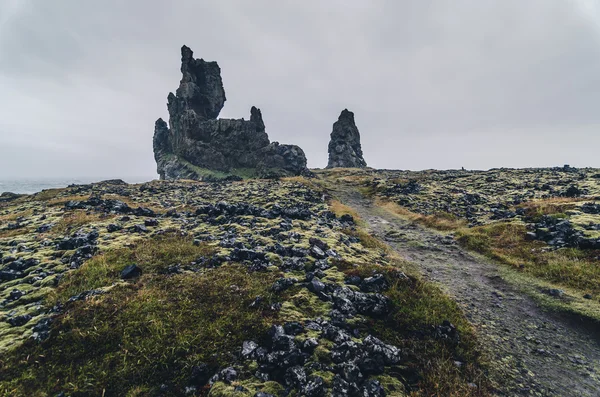 Niesamowite rockowej formacji, Londrangar, Snaefellsness półwysep, Islandia — Zdjęcie stockowe