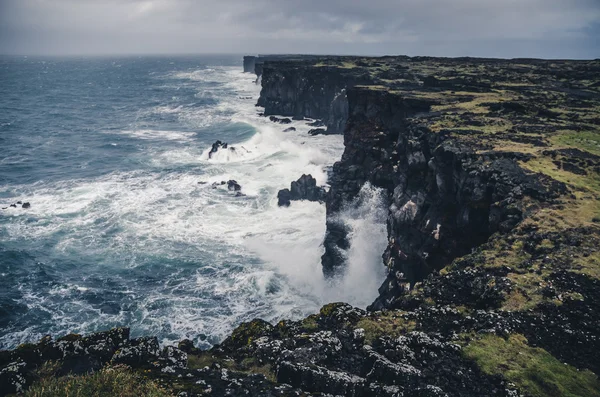 Sharp cliffs in stormy weather — Stock Photo, Image