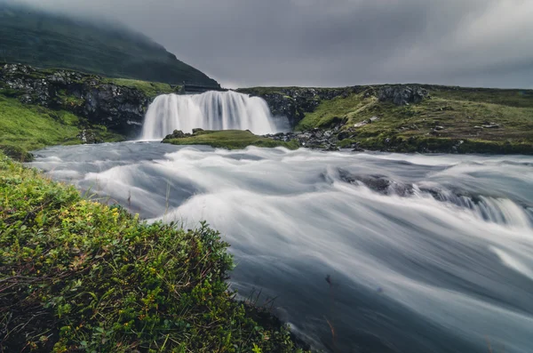 Kirkjufell vízesés táj, Izland — Stock Fotó