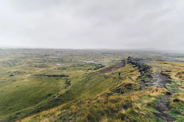 Bulutlu kırsal yollar — Stok fotoğraf