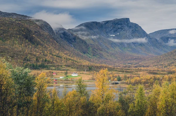 Paisaje de otoño noruego — Foto de Stock