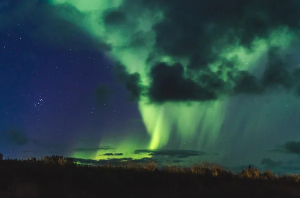 Islandzki krajobraz z zorzy polarnej — Zdjęcie stockowe