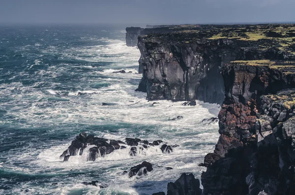 Sharp cliffs in stormy weather — Stock Photo, Image