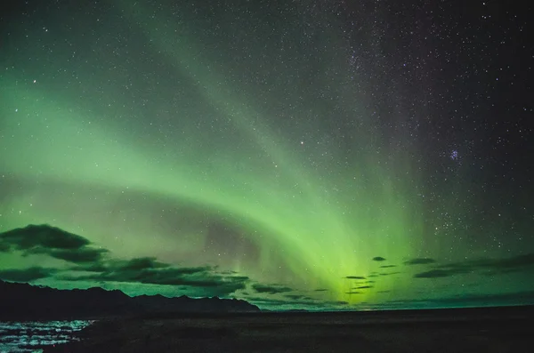 Kuzey ışıkları buz lagün, İzlanda üzerinde — Stok fotoğraf
