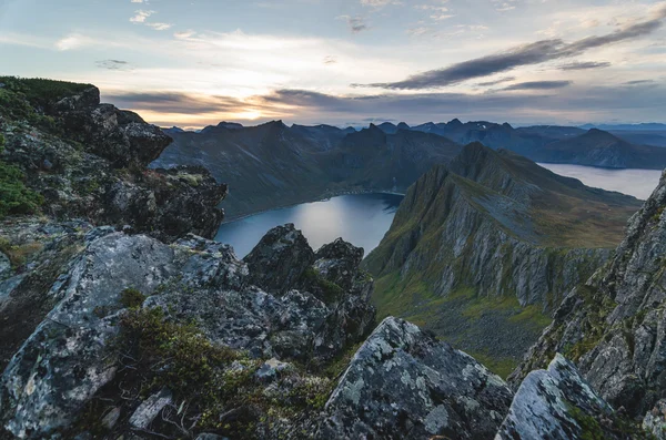 Berg bereik van Senja eiland, Noorwegen — Stockfoto