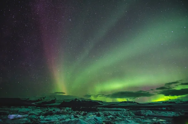 Zorza polarna na lodzie lagunę, Islandia — Zdjęcie stockowe