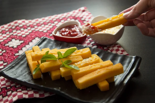 Batatas Fritas Polenta Com Molho Tomate Queijo Aperitivos Italianos Palitos — Fotografia de Stock