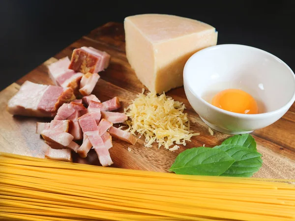 Carbonara Špagety Ingredience Pancetta Vejce Parmezán Sýr — Stock fotografie