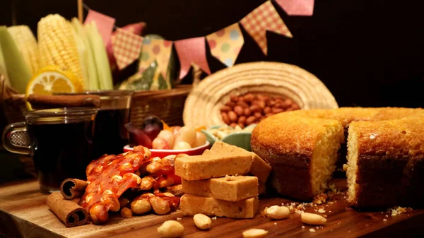 Comida Brasileira Para Festa Junho Festa Junina Trata Mesa Decorada — Fotografia de Stock