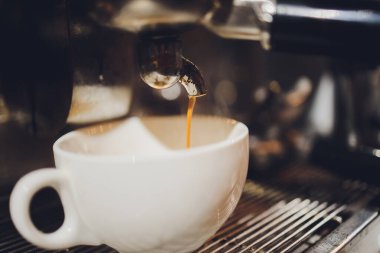 Barista Kafe kahve hazırlama servisi kavramı.