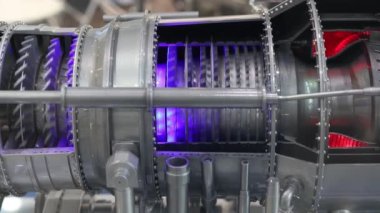 Tarihi bir jet motorunun bölüm modeli