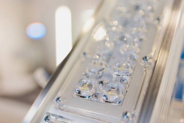 Silikonla kaplanmış çizgili ışığa yaklaş.