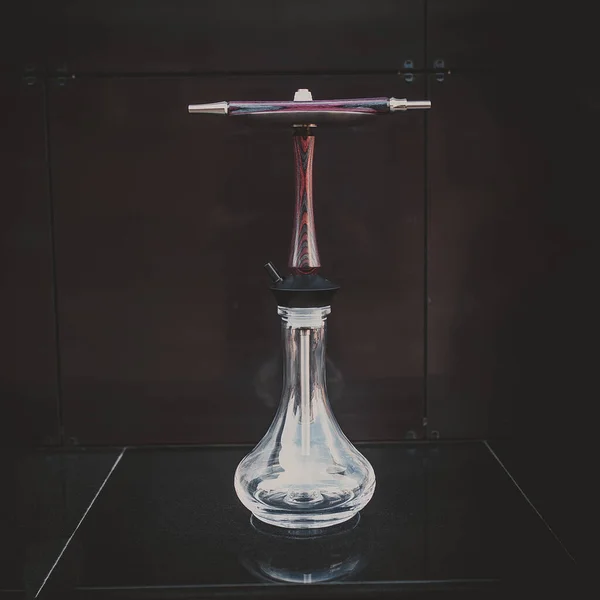 Parte de la cachimba, diseño moderno, sobre un fondo. — Foto de Stock