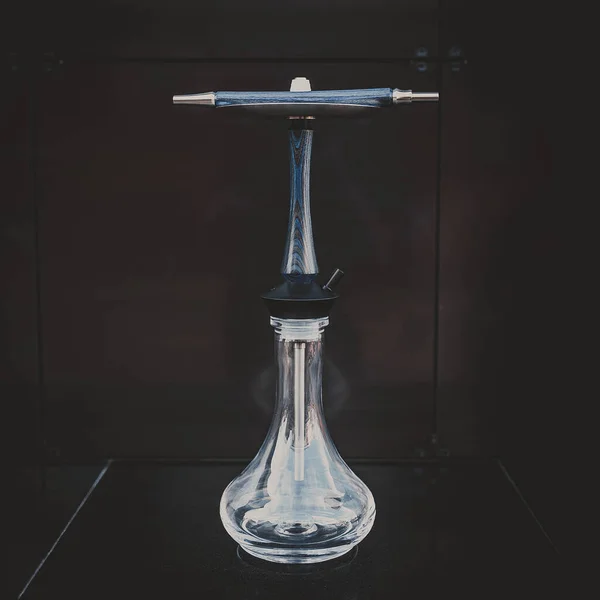 Parte de la cachimba, diseño moderno, sobre un fondo. — Foto de Stock