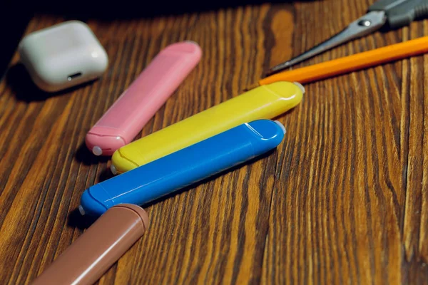 POD e-sigara veya nikotin buhar makinesi e-kalem.