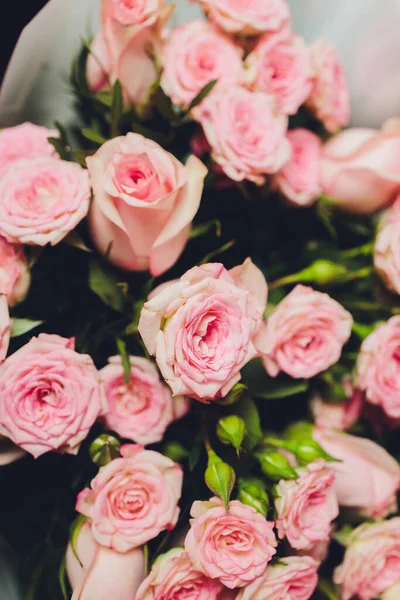 Boeket roze rozen. Close-up, bovenaanzicht. — Stockfoto