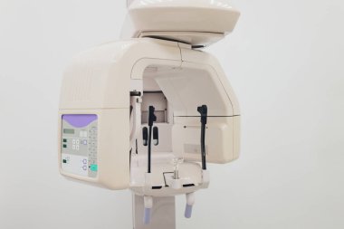 Diş kliniğindeki röntgen cihazı. Seçici odak.
