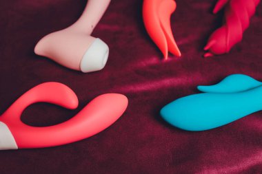 Rahatlama ve zevk için vibratör. Seks oyunları için vibratör. Cinsel ilişki için vajinal egzersiz makineleri. Yetişkinler için vibratör oyuncakları. Seks oyuncakları.