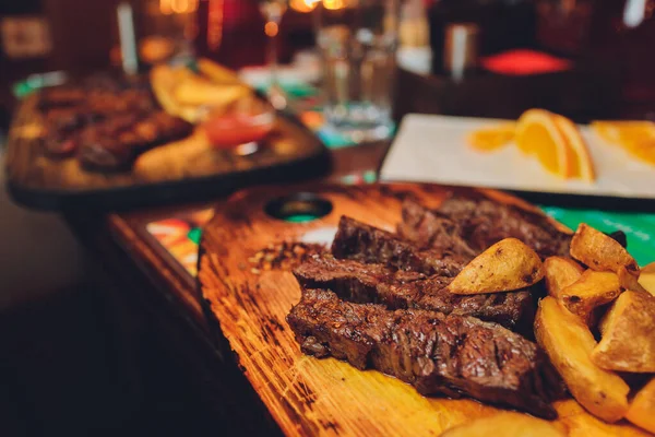 Beef ribs in bbq sauce and baked potatoes,selective focus. — Stock Photo, Image