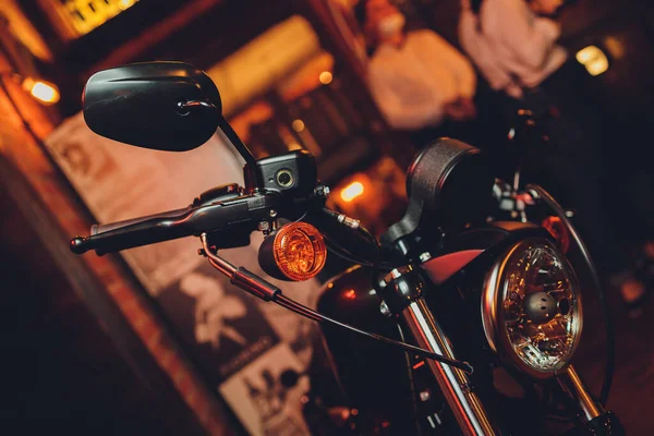 Detalle en el faro de una motocicleta clásica. — Foto de Stock