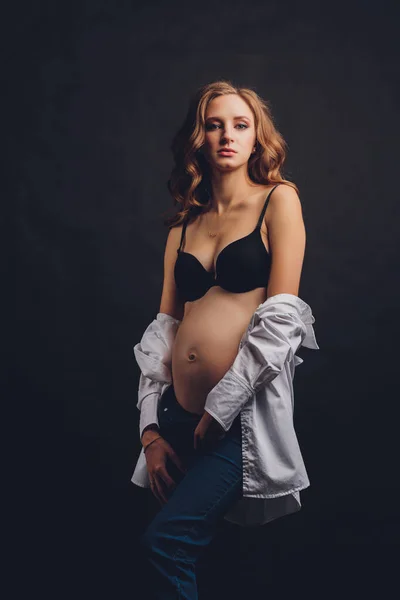 Young beautiful stylish pregnant woman posing in black underwear. — Stock Photo, Image