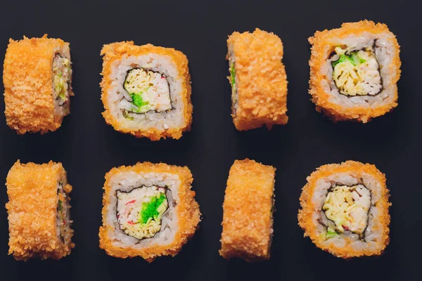 Sushi rolki tempura, japoński styl żywności, Tradycyjna kuchnia japońska, Chrupiące krewetki Tempura Roll. — Zdjęcie stockowe